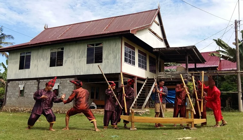 Tradisi Budaya Mappadendang Salo Elai