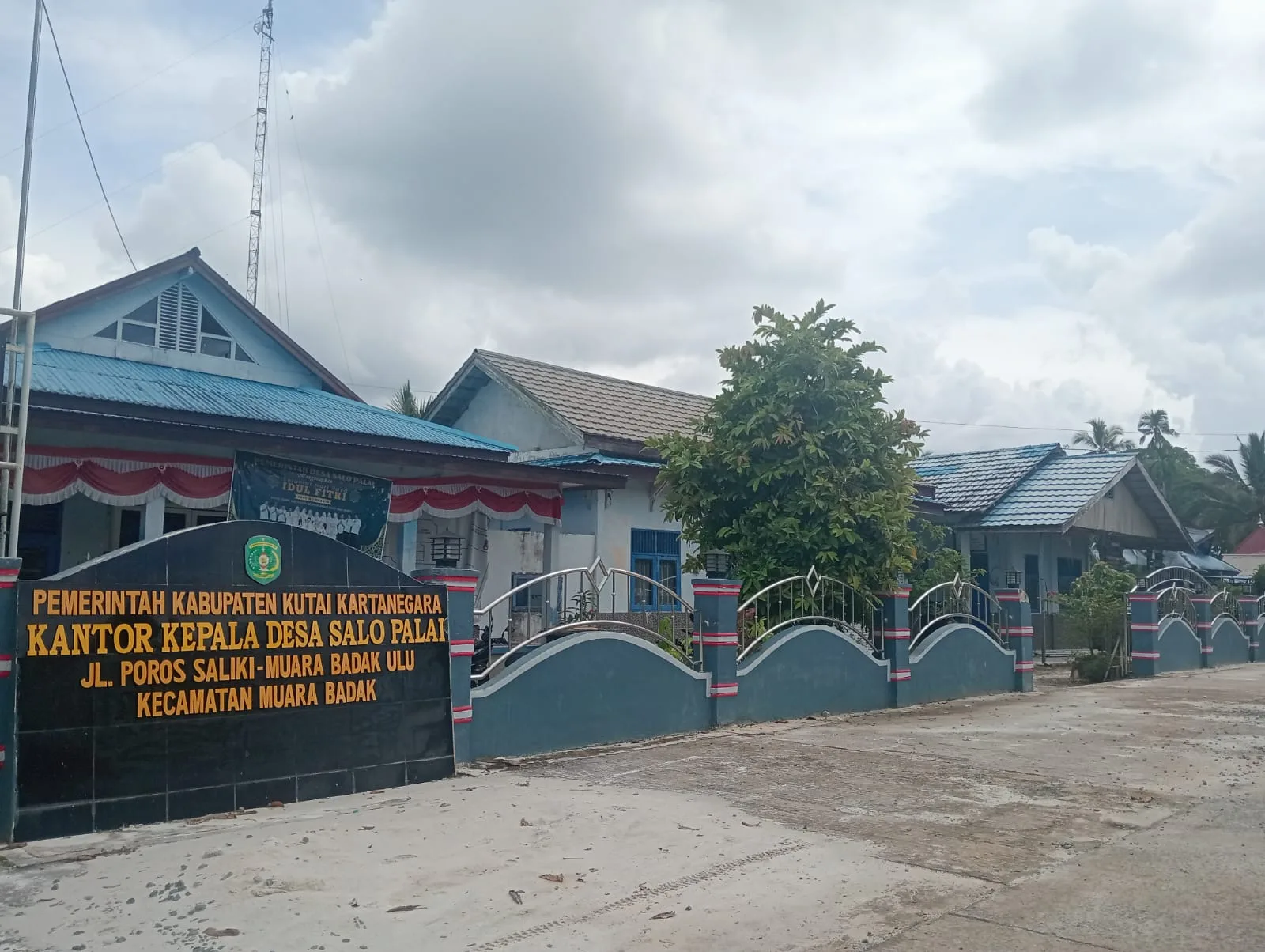 Kantor & Balai Desa Salo Palai