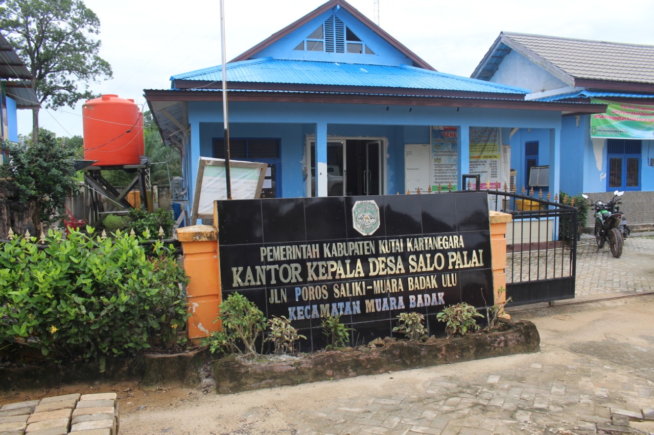 Pekerjaan Semenisasi Jalan Poros Lingkungan RT 04